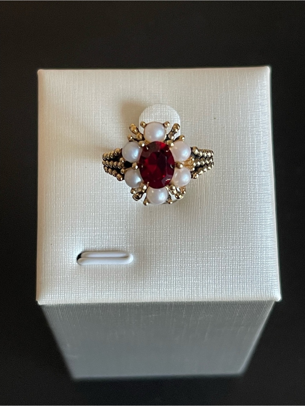 Vintage Avon Gold-Tone faux Pearl & Red rhinestone Flower Ring .